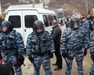В Крыму оккупанты устроили рейды по домам крымских татар