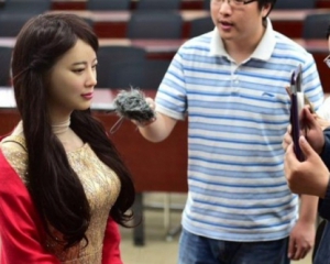 У Китаї створили реалістичну жінку-робота