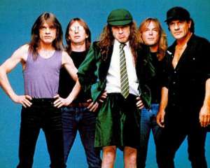 AC / DC підтвердили, що Ексл Роуз став їхнім новим вокалістом