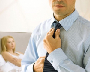 Тот, кто занимается сексом дважды в неделю, больше зарабатывает — исследование