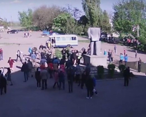 На Одещині люди побилися із бійцями &quot;Азову&quot; через пам&#039;ятник Леніну