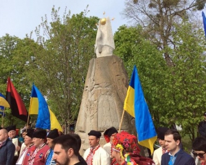 На Черкащині відкрили пам&#039;ятник трьом героям Холодного Яру