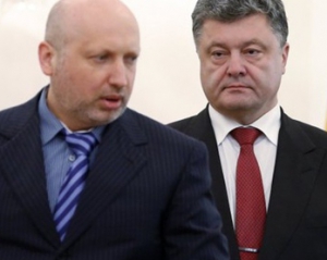 Эксперт объяснил, почему Порошенко ограничил полномочия Турчинова