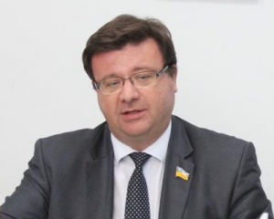 Діяльність Шустера заборонили, щоб відволікти від капітуляції на Донбасі - експерт