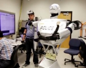 В Китае показали робота для охраны порядка