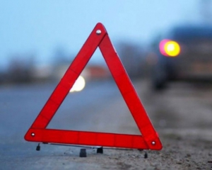 Чоловік загинув під колесами двох автомобілів