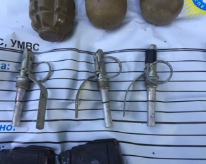 В Одесском парке правоохранители обнаружили тайник с боеприпасами