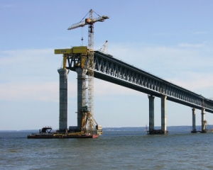 Росія сподівається до 2019 року пустити потяги Керченським мостом