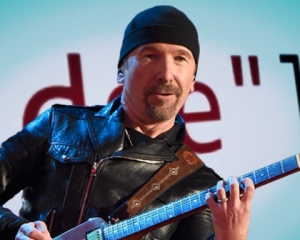 Гитарист U2 стал первым музыкантом, который сыграл рок в Сикстинской капелле