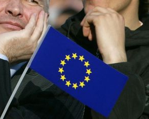 У Росії поліція жорстко відреагувала на активістів з прапорцями ЄС