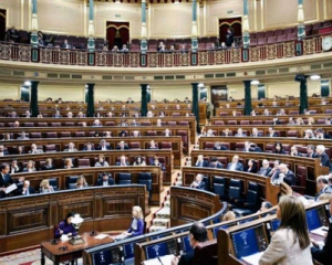 В Испании король распустил парламент