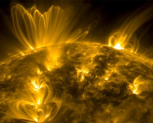 NASA представило видео образования магнитных &quot;арок&quot; на Солнце