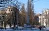 В центре Харькова с памятника похитили герб Украины