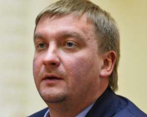 Суды не должны принимать иски люстрованих чиновников - Петренко