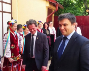 Климкин в Румынии посетил украинский лицей и встретился с украинской общиной