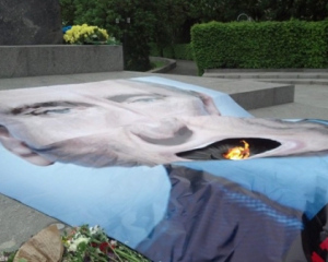 Опоблок вимагає покарати тих, хто "накрив" Путіним Вічний вогонь