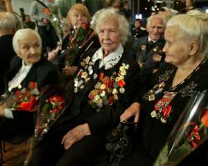 В составе Красной армии воевали почти 130 тысяч украинских женщин - Порошенко