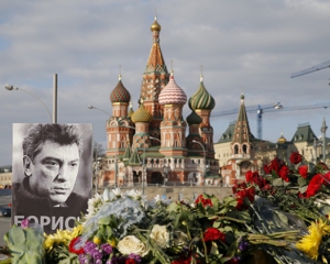 Влада РФ знову прибрала меморіал опозиціонера Нємцова
