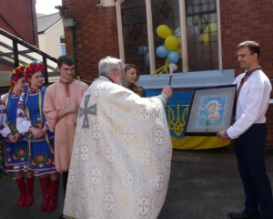 Кароль з сином-паламарем відкрили Центр української громади під Лондоном