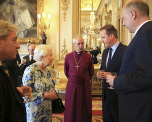 Кэмерон рассказал Елизавете II о самых коррумпированных странах мира