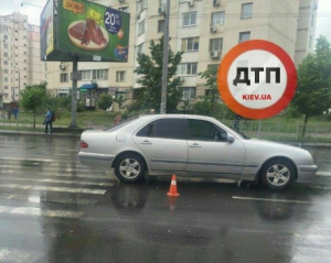 На пешеходном переходе в Киеве нетрезвый водитель сбил подростка