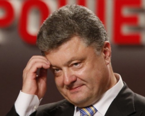 Стала известна зарплата Порошенко за апрель