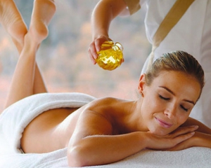 Найкращим пілінгом для тіла є медовий масаж