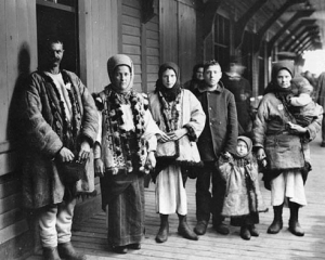Наши первые - в сети появился фильм о первых украинских эмигрантах в Канаде