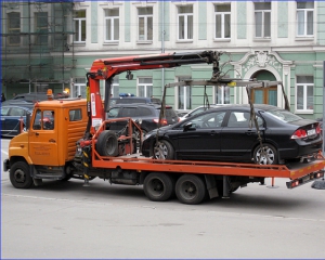 В Киеве похищали машины с помощью эвакуатора