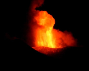 Извержение крупнейшего в Европе вулкана началось в Италии