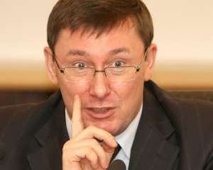 Луценко передав військовій прокуратурі справи деяких чиновників Януковича