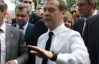 Медведев - пенсионерам Крыма: денег нет, но вы держитесь