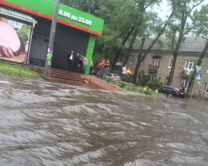 В Киеве затопило улицы после дождя