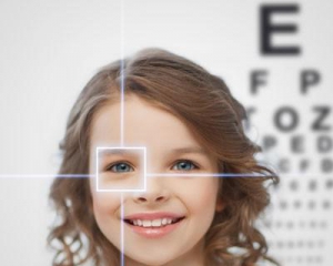 Дети у экрана: как контактные линзы помогают исправить зрение