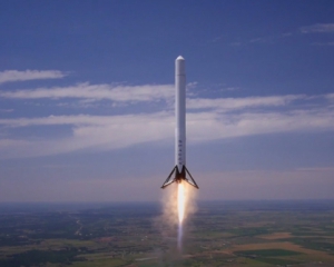 SpaceX успішно посадила першу ступінь Falcon 9 на морську платформу