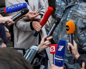Порошенко снял санкции с отдельных иностранных журналистов