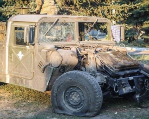 Украинская БМП угнала у боевиков грузовик