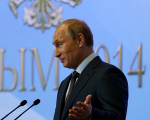 Путин стал почетным гражданином Севастополя &quot;за  защиту прав человека&quot;