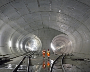У Швейцарії відкрили найдовший у світі залізничний тунель