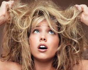 Сухий шампунь треба  змивати: 7 правил по догляду за волоссям