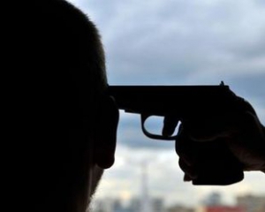В Киеве школьник выстрелил себе в голову из отцовского револьвера