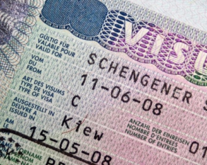 Франція та Німеччина клопочуть про призупинення безвізового режиму для України