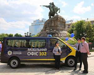 По Киеву начал ездить полицейский офис на колесах