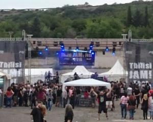 В Грузии священники и паства сорвали международный рок-фестиваль