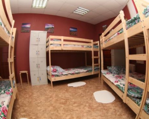 Столичним заробітчанам пропонують хостели в гаражах