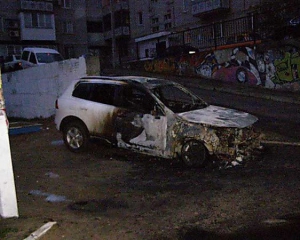 У центрі Одеси спалили позашляховик керівника квартального комітету