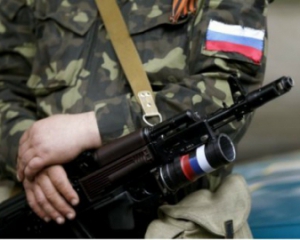 На Донбассе местные избили российского наемника, забрали автомат и золотую цепочку