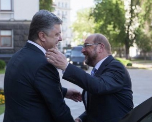Шульц заверил Порошенко в поддержке безвизового режима