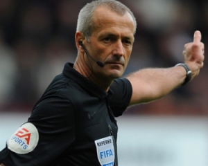 Украину и Германию на старте Евро-2016 рассудит британец