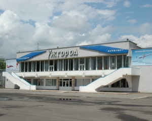 Авіамаршрут Київ - Ужгород закрили через 2 місяці